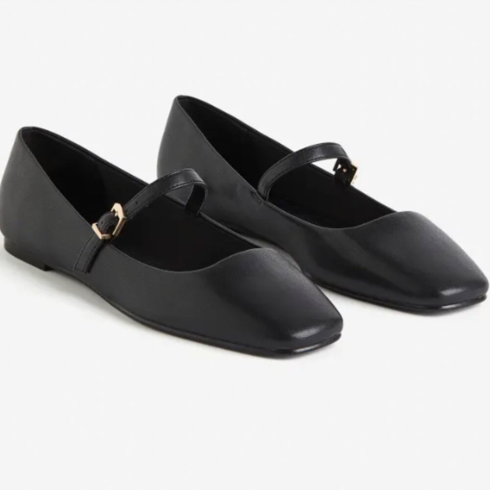 NWT Trendy H&M Black Mary Jane Ballet Flats!